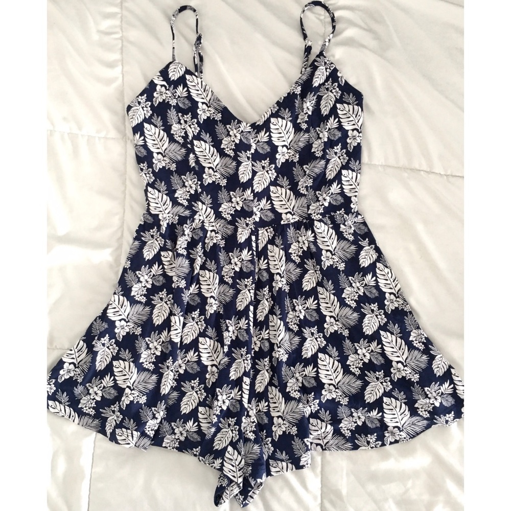 Forever 21 Navy & White Palm Print Romper